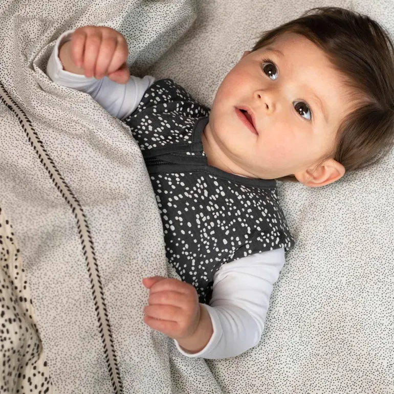 baby_zomerslaapzak_fancy__7-5.webp Noppies Babykamer | Slaapzakken<Baby Zomerslaapzak Fancy Dot - Forged Iron