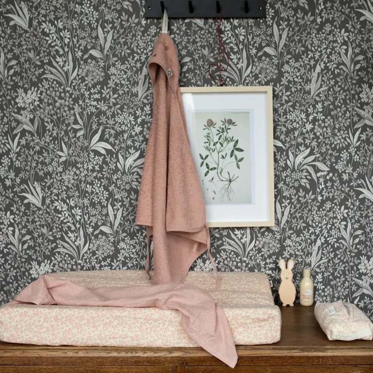hoes_voor_babydoekje_bota_6.webp Noppies Slabbetjes & Doekjes | Bad & Verzorging<Hoes Voor Babydoekje Botanical - Misty Rose