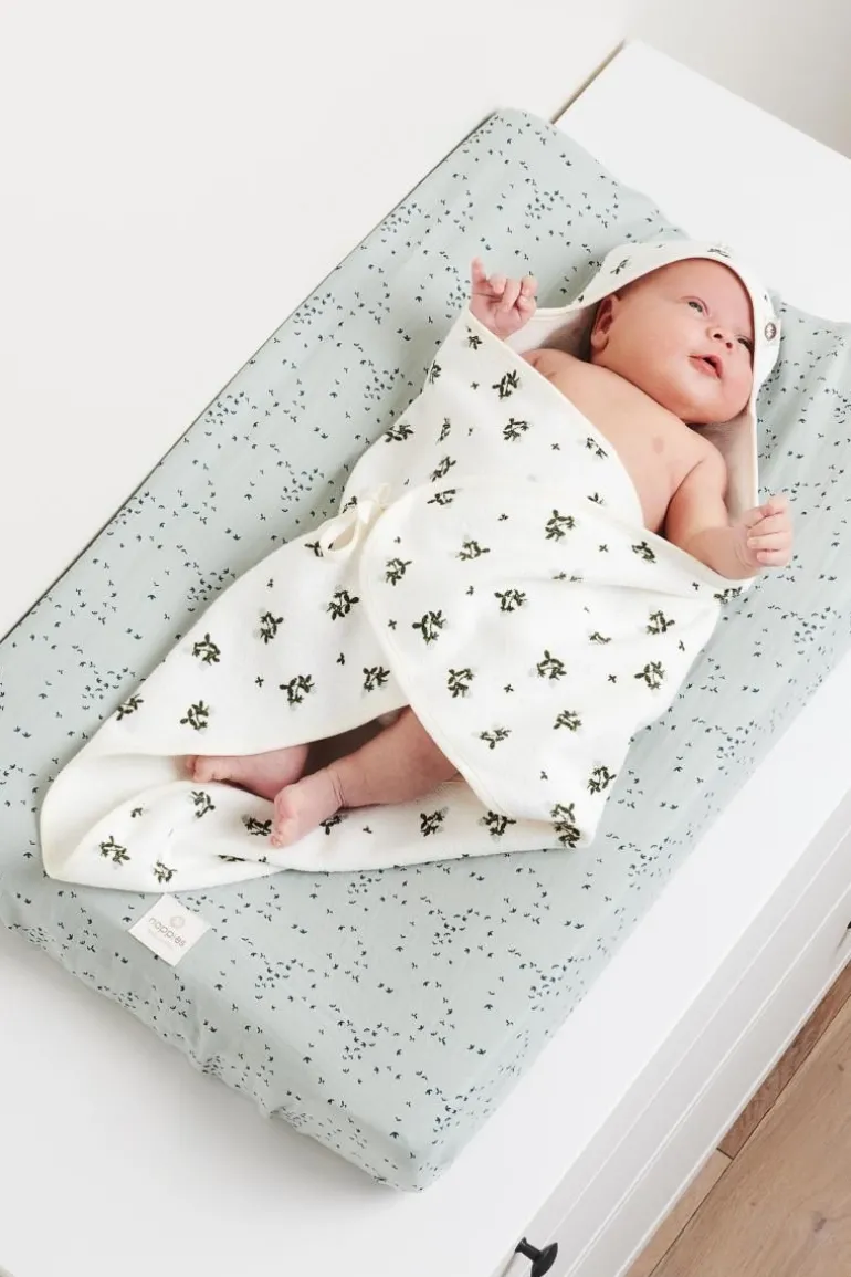 newborn_omslaghanddoek_bl_0.webp Noppies Badcapes & Wikkeldoeken | Thuis<Newborn Omslaghanddoek Blooming Clover 72x92 Cm - Beetle